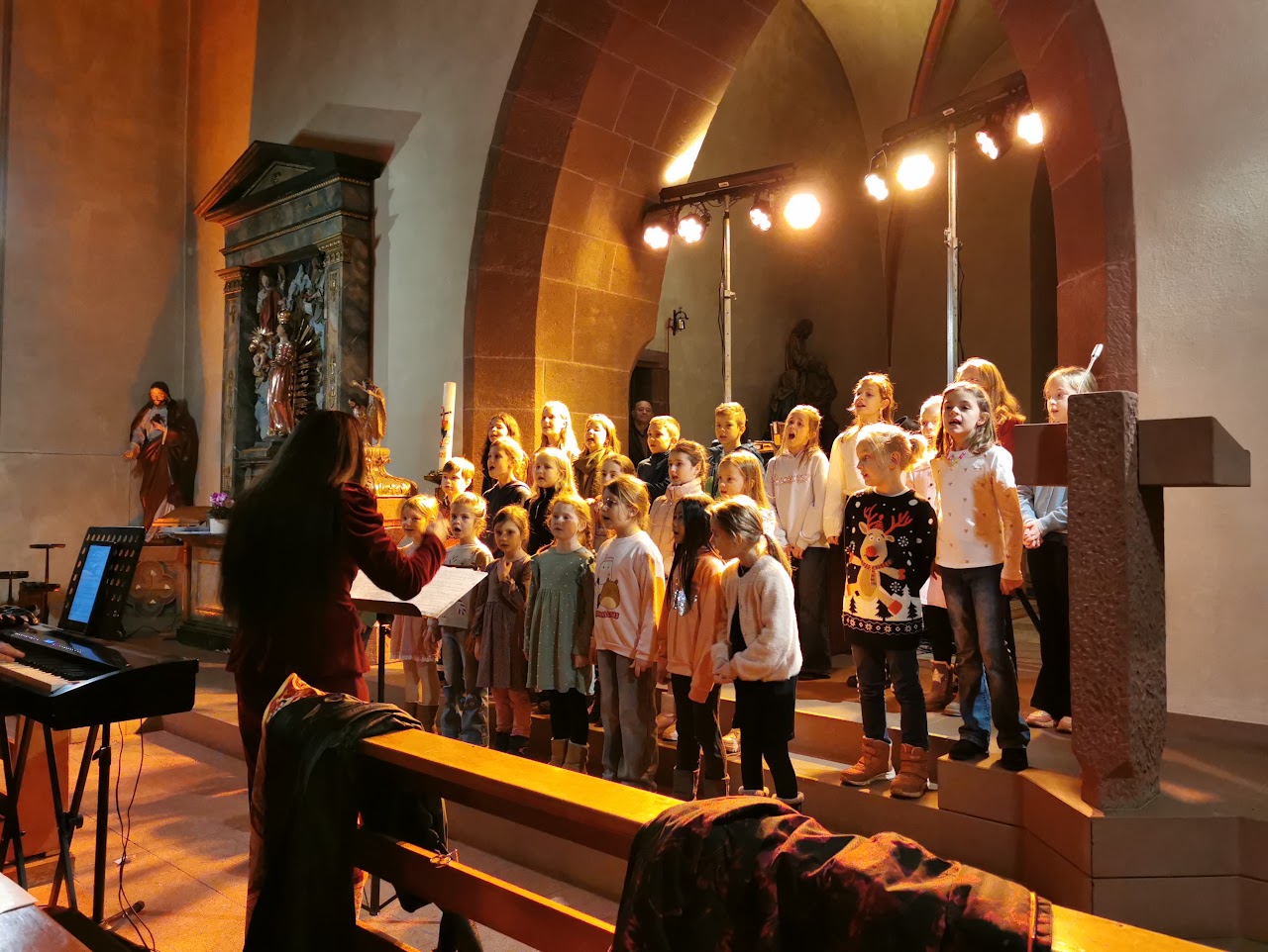 Kinderchor beim Adventssingen 2025