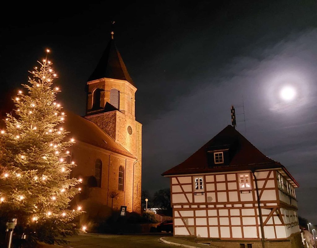 Kirche St. Georg im Advent